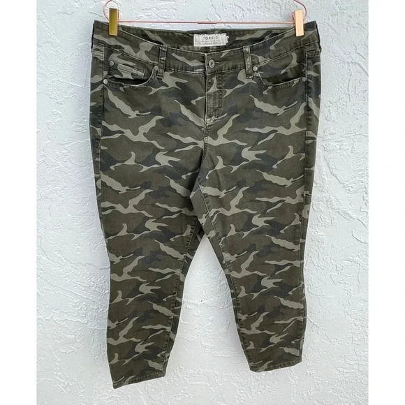 Torrid Womens Knee Length Stretch Skinny Crop Camouflage Pants Brown Sz L - Picture 1 of 13